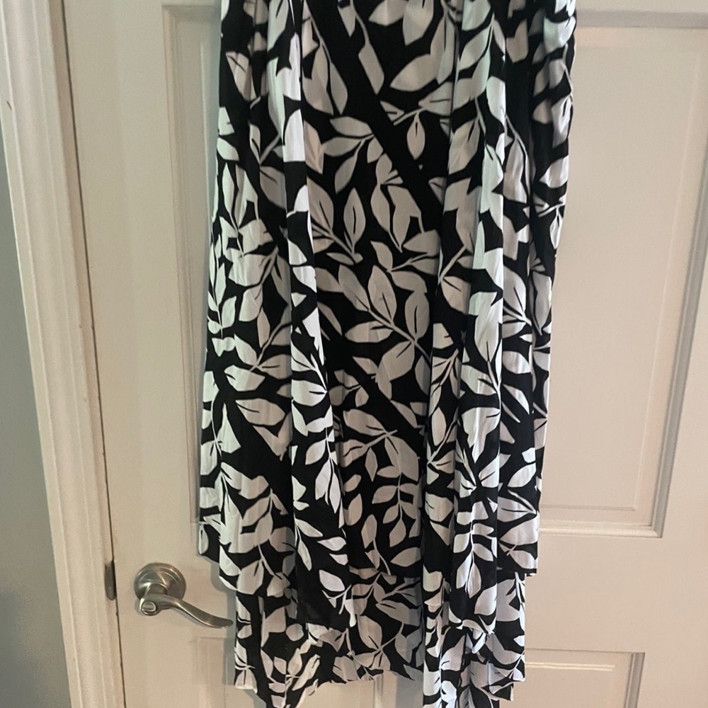 Chico's Monochrome Leaf Pattern Skirt